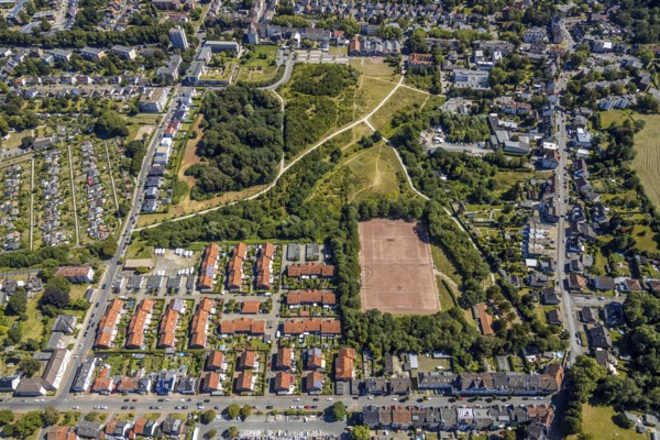 Aerial view, Flottmannpark, sports field Vödestraße, residential area Victor-Halstrick-Straße, Herne, Ruhr area, North Rhine-Westphalia, Germany, DE, single-family houses, Europe, football pitch, property tax, green trees, real estate, aerial view, aerial photography, aerial photography, Rhine-Ruhr metropolitan region, park, terraced houses, sport, sports facilities, sports field, sports facility, overview, bird's-eye view, housing estate, residential area, residential houses, residential quality, residential neighbourhood, housing estate, birds-eyes view, green lung, overview, red roofs