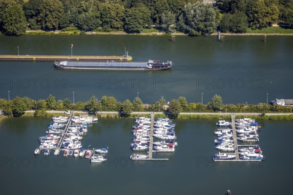 Aerial view, boats at the jetty, Rhine-Herne Canal, water sports club Herne 1920, Herne, Ruhr area, North Rhine-Westphalia, Germany, boats, jetty, boat landing stage, DE, Europe, shapes and colours, aerial view, aerial photography, aerial photography, Rhine-Ruhr metropolitan region, motorboats, ship, sailing boats, overview, bird's eye view, birds-eyes view, overview