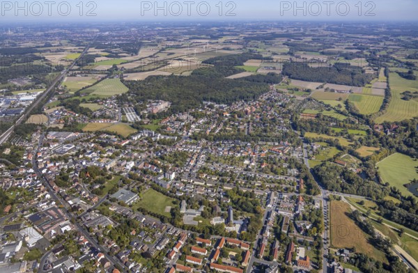 Aerial view, local view Heessen, Hamm, Ruhr area, North Rhine-Westphalia, Germany, education, educational institution, DE, Erich-Kästner-Schule, Europe, distant view, health care, Gutenbergschule, hospital, clinic, clinic centre, hospital, teaching institute, aerial view, aerial photography, aerial photography, medical facility, medical aid, emergency service, Sachsen-Halle sports hall, school, St. Barbara-Klinik Hamm-Heessen, overview, bird's eye view, meadows and fields, living and life, birds-eyes view, overview, medical care