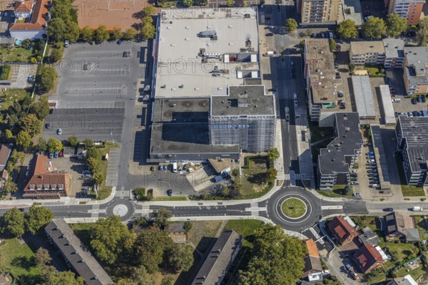 Aerial view, Rathaus-Center Bockum-Hövel, police station Bockum-Hövel, renovation of house facade, Bockum-Hövel, Hamm, Ruhr area, North Rhine-Westphalia, Germany, construction work, building, construction area, construction project, construction site, DE, shopping, shopping centres, shopping square, shopping centre, Europe, Friedrich-Ebert-Straße, roundabout, aerial view, aerial photography, aerial photography, local supply centre, renovation, redevelopment, shopping centre, overview, cladding, bird's-eye view, overview