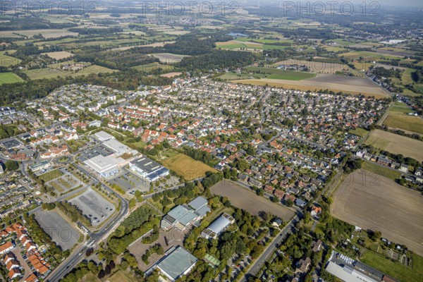 Aerial view, local view Werries, shopping centre Ostwennemarstraße, Freiherr-vom-Stein-Gymnasium, Werries, Hamm, Ruhr area, North Rhine-Westphalia, Germany, education, educational institution, DE, shopping, shopping markets, shopping place, shopping centre, Europe, property tax, grammar school, real estate, educational institute, aerial view, aerial photography, aerial photography, local supply centre, school, shopping centre, supermarket, overview, bird's eye view, residential complex, living and life, residential area, residential buildings, residential quality, residential quarter, housing estate, birds-eyes view, overview