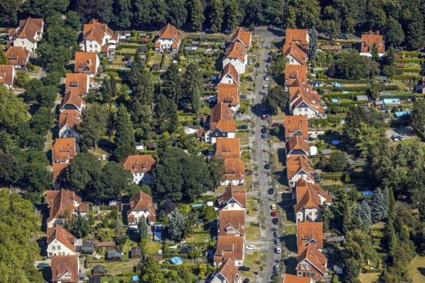 Aerial photograph, Teutoburgia housing estate, garden city, colliery housing estate, Herne, Ruhr area, North Rhine-Westphalia, Germany, workers' housing estate, Baarestraße, DE, monument protection, Europe, property tax, green areas, green trees, gardens, real estate, aerial photograph, aerial photography, aerial photography, apartment buildings, Rhine-Ruhr metropolitan region, sight, overview, bird's-eye view, housing estate, housing and living, residential area, residential buildings, residential quality, residential neighbourhood, housing estate, birds-eyes view, overview, red roofs