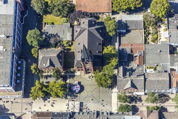 Aerial view, Christuskirche Wanne-Eickel, children's carousel, Herne, Ruhr area, North Rhine-Westphalia, Germany, place of worship, DE, Europe, religious community, place of worship, church, parish, denomination, aerial photograph, aerial photography, aerial photography, Rhine-Ruhr metropolitan region, religion, overview, bird's-eye view, overview
