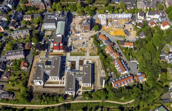 Aerial view, Bildungszentrum Ruhr, Widumer Quartier residential area, church, Kath. Kirchengemeinde St. Peter und Paul, Widumer Höfe retirement homes, Herne, Ruhr area, North Rhine-Westphalia, Germany, care and nursing, DE, Europe, aerial view, aerial photography, aerial photography, care facility, overview, bird's eye view, birds-eyes view, overview