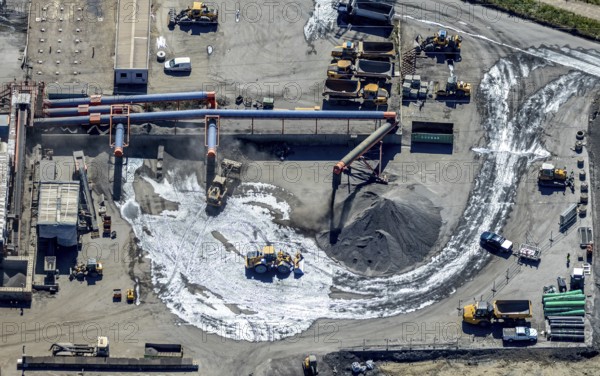 Aerial view, central landfill Emscherbruch ZDE, former Graf Bismarck colliery, loading, lorry cleaning, AGR, Abfallentsorgungs-Gesellschaft Ruhr Area mbH, Resser Mark, Gelsenkirchen, city limits Herne, Ruhr area, North Rhine-Westphalia, Germany, DE, Europe, birds-eyes view, aerial photograph, aerial photography, aerial photography, overview, bird's eye view, Herne