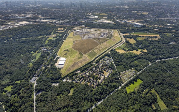 Aerial view, central landfill Emscherbruch ZDE, former Graf Bismarck colliery, AGR, Abfallentsorgungs-Gesellschaft Ruhr Area mbH, Resser Mark, Gelsenkirchen, city limits Herne, Ruhr area, North Rhine-Westphalia, Germany, DE, Europe, birds-eyes view, aerial photograph, aerial photography, aerial photography, overview, bird's-eye view, Herne