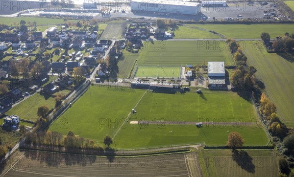 Aerial view, sports fields TUS 46/68 Uentrop, Giesendahlhalle im Giesendahl, Uentrop, Hamm, Ruhr area, North Rhine-Westphalia, Germany, DE, Europe, football pitch, football stadium, football club, Im Giesendahl, aerial view, aerial photography, aerial photography, multi-purpose hall, sports, sports facilities, sports field, sports facility, overview, bird's-eye view, bird's-eye view, overview