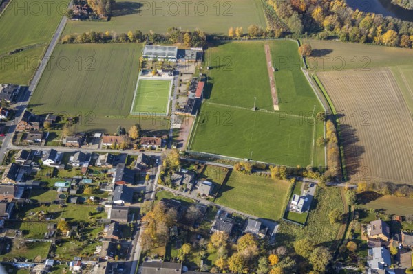 Aerial view, sports fields TUS 46/68 Uentrop, Giesendahlhalle im Giesendahl, Uentrop, Hamm, Ruhr area, North Rhine-Westphalia, Germany, DE, Europe, football pitch, football stadium, football club, Im Giesendahl, aerial view, aerial photography, aerial photography, multi-purpose hall, sports, sports facilities, sports field, sports facility, overview, bird's-eye view, bird's-eye view, overview