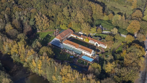 Aerial view, Gut Sternholz, hotel in the forest, Uentrop, Hamm, Ruhr area, North Rhine-Westphalia, Germany, DE, Europe, gastronomy, autumn colours, hotel, hotel facilities, hotel business, Im Giesendahl, landscape conservation area, aerial photograph, aerial photography, aerial photography, nature reserve, spa hotel, overview, bird's eye view, forest area, wellness, birds-eyes view, overview