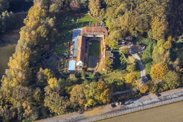 Aerial view, Gut Sternholz, hotel in the forest, Uentrop, Hamm, Ruhr area, North Rhine-Westphalia, Germany, DE, Europe, gastronomy, autumn colours, hotel, hotel facilities, hotel business, Im Giesendahl, landscape conservation area, aerial photograph, aerial photography, aerial photography, nature reserve, spa hotel, overview, bird's eye view, forest area, wellness, birds-eyes view, overview