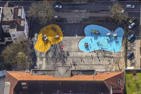 Aerial view, remodelled primary school Kunterbunt with newly designed schoolyard, former Hans-Tilkowski-Schule, Herne, Ruhr area, North Rhine-Westphalia, Germany, DE, Europe, birds-eyes, view, aerial photograph, aerial photography, aerial photography, overview, overview, bird's eye view, education, pupils, staff, training, school year, homework, class, year group, education, pedagogy