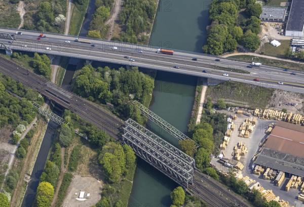 Motorway bridge A43 over the Rhine-Herne Canal will be closed for trucks, Emscher, A43 motorway, motorway closure, Baukau, Herne, Ruhr area, North Rhine-Westphalia, Germany, DE, Europe, aerial photo, birds-eyes view, aerial photography, aerial photography, overview, overview, bird's eye view