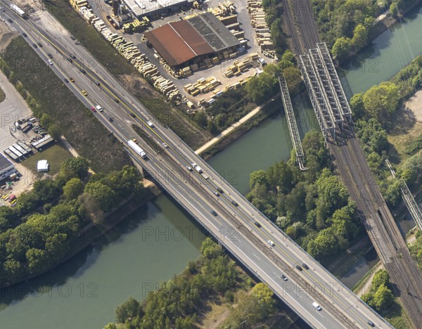 Motorway bridge A43 over the Rhine-Herne Canal is closed for trucks, Emscher, A43 motorway, motorway closure, Baukau, Herne, Ruhr area, North Rhine-Westphalia, Germany, Recklinghausen, DE, Europe, aerial photo, birds-eyes view, aerial photography, aerial photography, overview, bird's eye view