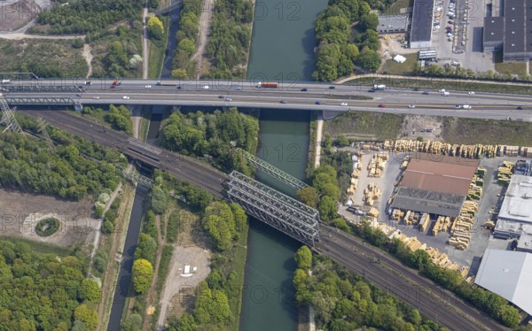 Motorway bridge A43 over the Rhine-Herne Canal will be closed for trucks, Emscher, A43 motorway, motorway closure, Baukau, Herne, Ruhr area, North Rhine-Westphalia, Germany, DE, Europe, aerial photo, birds-eyes view, aerial photography, aerial photography, overview, overview, bird's eye view