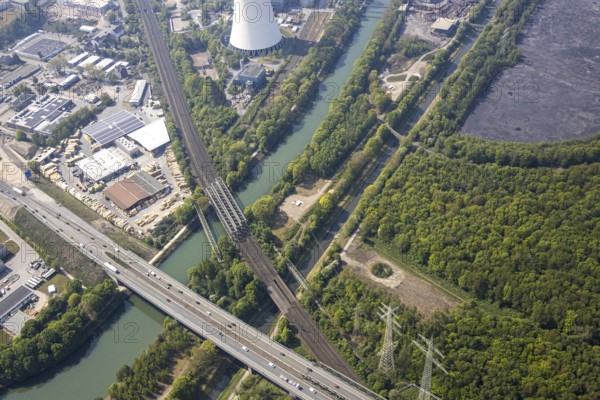Motorway bridge A43 over the Rhine-Herne Canal is closed for trucks, Emscher, A43 motorway, motorway closure, Baukau, Herne, Ruhr area, North Rhine-Westphalia, Germany, Recklinghausen, DE, Europe, aerial photo, birds-eyes view, aerial photography, aerial photography, overview, bird's eye view