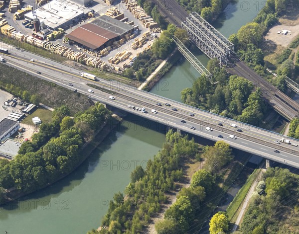 Motorway bridge A43 over the Rhine-Herne Canal is closed for trucks, Emscher, A43 motorway, motorway closure, Baukau, Herne, Ruhr area, North Rhine-Westphalia, Germany, Recklinghausen, DE, Europe, aerial photo, birds-eyes view, aerial photography, aerial photography, overview, bird's eye view