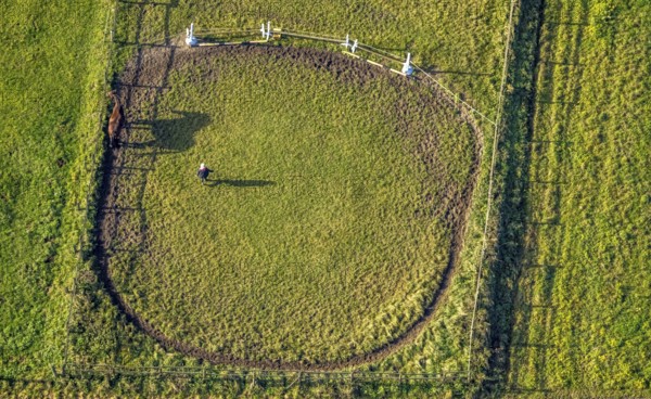 Aerial view, riding area, horse walker, Geithe, Uentrop, Hamm, Ruhr area, North Rhine-Westphalia, Germany, DE, Europe, aerial view, aerial photography, aerial photography, horses, equestrian sport, horse training, riding centre Geithe, riding facility, riding school, overview, bird's-eye view, overview