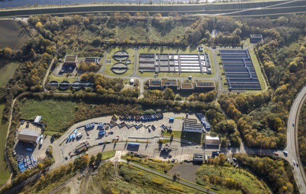 Aerial view, wastewater treatment plant Hamm-West, recycling centre Hamm, river Lippe, Datteln-Hamm canal, Bockum-Hövel, Hamm, Ruhr area, North Rhine-Westphalia, Germany, Am Lausbach, DE, Europe, commercial area, commercial use, industrial area, industrial site, wastewater treatment plant Hamm West, aerial view, aerial photography, aerial photography, MVA Hamm Eigentümer-GmbH, Nienbrügger Weg, overview, bird's eye view, birds-eyes view, overview