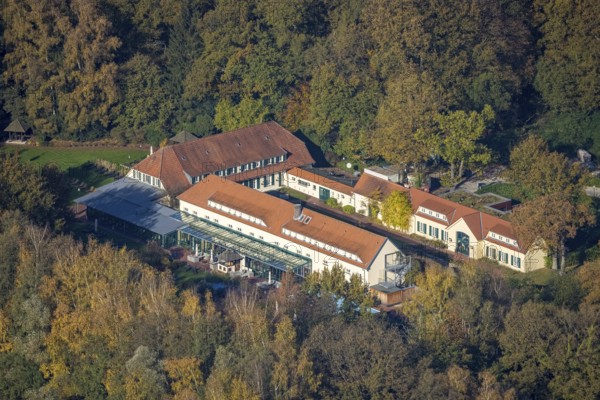 Aerial view, Gut Sternholz, hotel in the forest, Uentrop, Hamm, Ruhr area, North Rhine-Westphalia, Germany, DE, Europe, gastronomy, autumn colours, hotel, hotel facilities, hotel business, Im Giesendahl, landscape conservation area, aerial photograph, aerial photography, aerial photography, nature reserve, spa hotel, overview, bird's eye view, forest area, wellness, birds-eyes view, overview