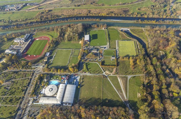 Aerial view, Maximare Erlebnistherme Bad Hamm, football pitch Hammer Spielvereinigung 03/04 e.V., former Jahnstadio, former Jahnplatz, playground at the parade ground, Hammer East, Maximare, centre, Hamm, Ruhr area, North Rhine-Westphalia, Germany