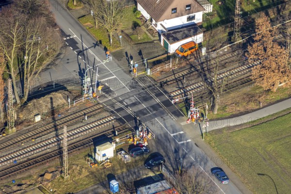Aerial view, Wielandstraße level crossing, gated level crossing, Wiescherhöfen, Hamm, Ruhr area, North Rhine-Westphalia, Germany, railway tracks, DE, Deutsche Bahn AG, Europe, real estate, aerial view, aerial photography, aerial photography, renovation, overview, bird's-eye view, Wielandstraße, living and living, residential buildings, birds-eyes view, overview