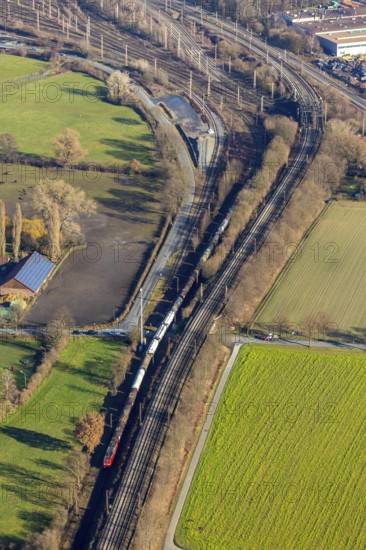 Aerial view, railway tracks, railway line, railway tracks at Rathenaustraße, Wiescherhöfen, Hamm, Ruhr area, North Rhine-Westphalia, Germany, railway tracks, DE, Deutsche Bahn AG, Europe, aerial view, aerial photography, aerial photography, overview, bird's eye view, train, birds-eyes view, overview