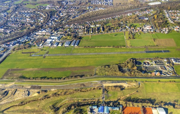 Aerial photo, Lippewiesen, reconstruction of Lippe meadows between Hamm-Lippewiesen airfield and Lippe, EDLH, runway extension in the approach area of runway 24 and runway 06, Heessen, Hamm, Ruhr area, North Rhine-Westphalia, Germany, DEU, Europe, birds-eyes view, aerial photo, aerial photography, aerial photography, overview, overview, bird's eye view, Lippe, Lippe dam, dam relocation, extension of Hamm airfield runway, special airfield