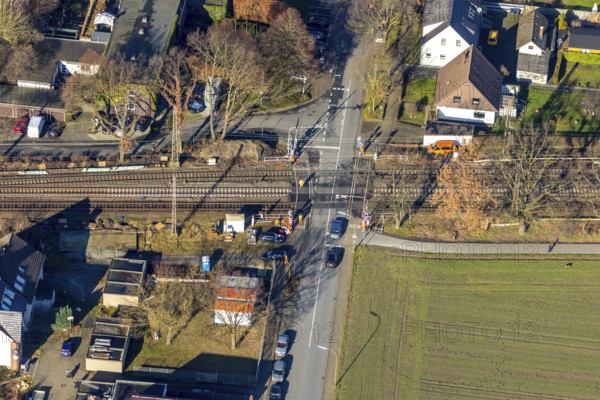 Aerial view, Wielandstraße level crossing, gated level crossing, Wiescherhöfen, Hamm, Ruhr area, North Rhine-Westphalia, Germany, railway tracks, DE, Deutsche Bahn AG, Europe, real estate, aerial view, aerial photography, aerial photography, renovation, overview, bird's-eye view, Wielandstraße, living and living, residential buildings, birds-eyes view, overview