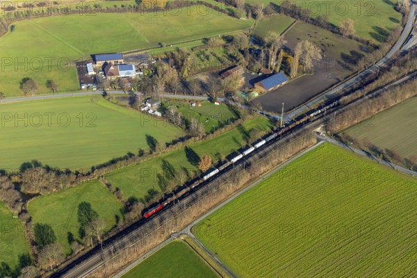 Aerial view, railway tracks, railway line, Pink Ponyhof riding school and Geue horse boarding, Weetfelder Straße, Wiescherhöfen, Hamm, Ruhr area, North Rhine-Westphalia, Germany, railway tracks, railway subway, DE, Europe, property tax, real estate, aerial view, aerial photography, aerial photography, overview, bird's-eye view, residential complex, residential area, residential buildings, housing estate, train, birds-eyes view, overview