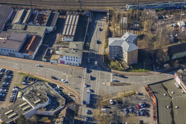 Aerial view, railway subway Kleine Alleestraße, dilapidated high-rise building on Kleine Alleestraße, in which asylum seekers were housed for decades, crossing, Hamm, Ruhr area, North Rhine-Westphalia, Germany, railway tracks, DE, Europe, aerial view, aerial photography, aerial photography, overview, traffic volume, bird's eye view, birds-eyes view, overview