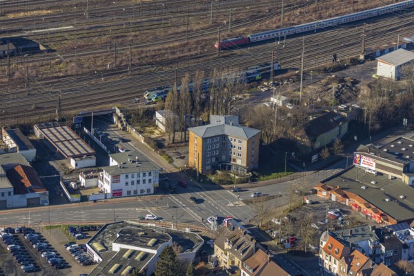 Aerial view, railway subway Kleine Alleestraße, dilapidated high-rise building on Kleine Alleestraße, in which asylum seekers were housed for decades, crossing, Hamm, Ruhr area, North Rhine-Westphalia, Germany, railway tracks, DE, Europe, aerial view, aerial photography, aerial photography, overview, traffic volume, bird's eye view, birds-eyes view, overview