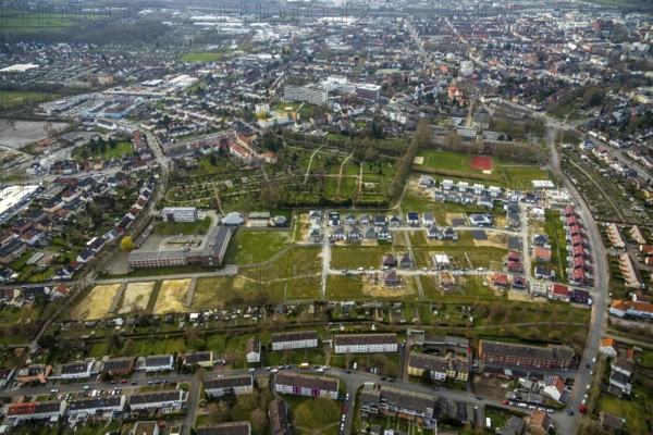 Aerial view, housing estate development area Auf dem Beisenkamp, Eschenallee, sports field Beisenkamp, Hamm, Ruhr area, North Rhine-Westphalia, Germany, construction work, construction area, building site, building plots, construction crane, construction project, construction site, DE, home, single-family houses, development, Europe, property tax, real estate, capacity requirements, aerial view, aerial photography, aerial photography, new build, terraced houses, overview, bird's-eye view, housing estate, housing and living, residential area, residential buildings, residential quality, residential neighbourhood, housing estate, birds-eyes view, overview