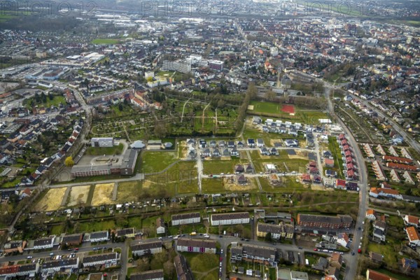 Aerial view, housing estate development area Auf dem Beisenkamp, Eschenallee, sports field Beisenkamp, Hamm, Ruhr area, North Rhine-Westphalia, Germany, construction work, construction area, building site, building plots, construction crane, construction project, construction site, DE, home, single-family houses, development, Europe, property tax, real estate, capacity requirements, aerial view, aerial photography, aerial photography, new build, terraced houses, overview, bird's-eye view, housing estate, housing and living, residential area, residential buildings, residential quality, residential neighbourhood, housing estate, birds-eyes view, overview