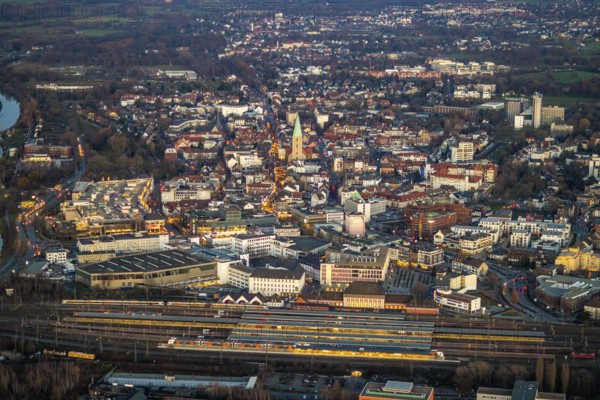 Aerial photo, twilight photo of Hamm, Hamm main station, Pauluskirche, city centre, Alleecenter Hamm shopping centre, ECE, Mitte, Hamm, Ruhr area, North Rhine-Westphalia, Germany, DE, Europe, birds-eyes view, aerial photo, aerial photography, aerial photography, overview, overview, bird's eye view, night shot, twilight shot, Hamm at night