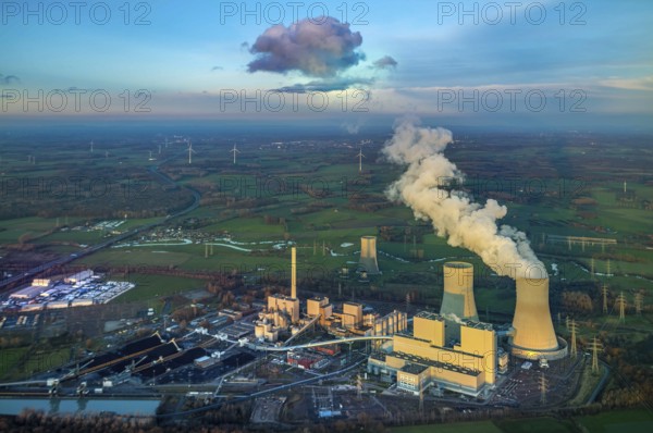 Aerial view, RWE power plant Westfalen, Schmehausen, power plant shutdown, Uentrop, Hamm, Ruhr area, North Rhine-Westphalia, Germany, Welver, DE, Europe, birds-eyes view, aerial photography, aerial photography, overview, overview, bird's eye view, former THTR, nuclear power plant, nuclear power plant, fossil energy, coal-fired power plant, cooling tower, landscape, emission, pollution, smoke cloud, evening sun, night shot, twilight shot, Hamm at night