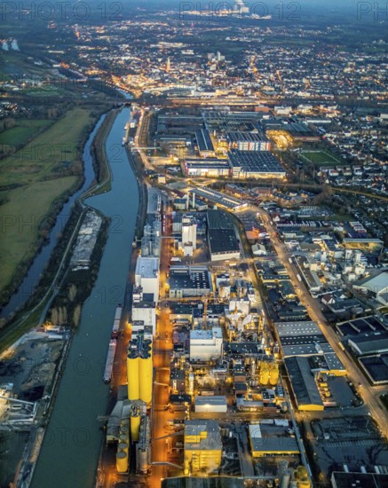 Aerial view, Hammer harbour, Datteln-Hamm canal. River Lippe, Brökelmann + Co, Ölmühle und Verwaltungs-GmbH, Brölio, Radbodstraße, Hafenstraße, Bockum-Hövel, Hamm, Ruhr area, North Rhine-Westphalia, Germany, DE, Europe, birds-eyes view, aerial photograph, aerial photography, aerial photography, overview, overview, bird's eye view, night shot, twilight shot, Hamm at night