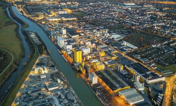 Aerial view, Hammer harbour, Datteln-Hamm canal. River Lippe, Brökelmann + Co, Ölmühle und Verwaltungs-GmbH, Brölio, Radbodstraße, Hafenstraße, Bockum-Hövel, Hamm, Ruhr area, North Rhine-Westphalia, Germany, DE, Europe, birds-eyes view, aerial photograph, aerial photography, aerial photography, overview, overview, bird's eye view, night shot, twilight shot, Hamm at night