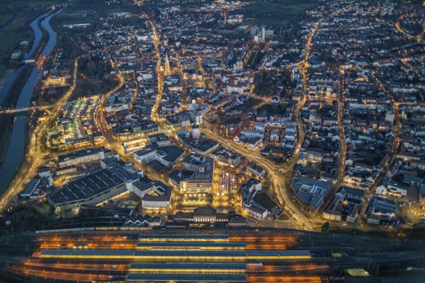 Aerial view, night view of Hamm main station, Bahbofsvorplatz, Hamm library, Platz der Deutschen Einheit, Bahnhofstraße, Neue Bahnhofstraße, Herlitz, Gustav-Heinemann-Straße, Heinrich-von-Kleist-Forum. VHS-Hamm, Centre, Hamm, Ruhr area, North Rhine-Westphalia, Germany