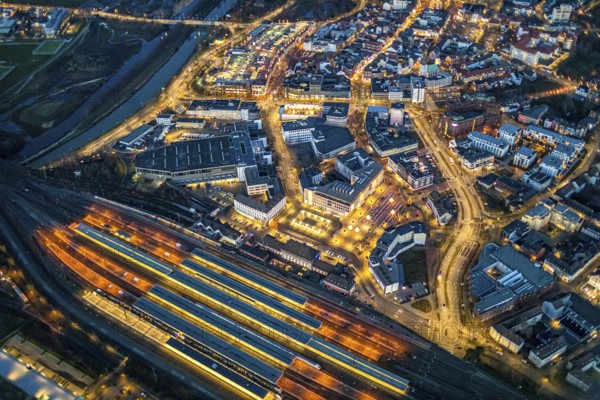 Aerial view, night view of Hamm main station, Bahbofsvorplatz, Hamm library, Platz der Deutschen Einheit, Bahnhofstraße, Neue Bahnhofstraße, Herlitz, Gustav-Heinemann-Straße, Heinrich-von-Kleist-Forum. VHS-Hamm, centre, Hamm, Ruhr area, North Rhine-Westphalia, Germany, DE, Europe, birds-eyes view, aerial view, aerial photography, aerial photography, overview, bird's-eye view, night view, twilight view, Hamm at night