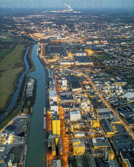 Aerial view, Hammer harbour, Datteln-Hamm canal. River Lippe, Brökelmann + Co, Ölmühle und Verwaltungs-GmbH, Brölio, Radbodstraße, Hafenstraße, Bockum-Hövel, Hamm, Ruhr area, North Rhine-Westphalia, Germany, DE, Europe, birds-eyes view, aerial photograph, aerial photography, aerial photography, overview, overview, bird's eye view, night shot, twilight shot, Hamm at night