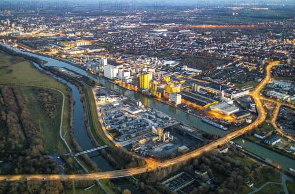 Aerial view, Hammer harbour, Datteln-Hamm canal. River Lippe, Brökelmann + Co, Ölmühle und Verwaltungs-GmbH, Brölio, Radbodstraße, Hafenstraße, Bockum-Hövel, Hamm, Ruhr area, North Rhine-Westphalia, Germany, DE, Europe, birds-eyes view, aerial photograph, aerial photography, aerial photography, overview, overview, bird's eye view, night shot, twilight shot, Hamm at night