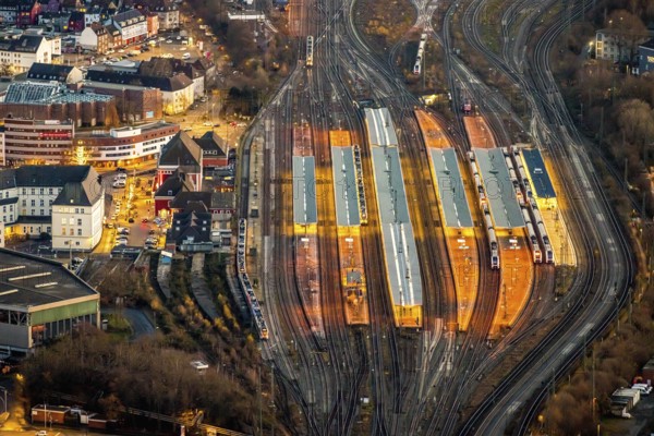 Aerial view, platforms Hamm main station, twilight shot, night shot, station forecourt, ICE line, Bockum-Hövel, Hamm, Ruhr area, North Rhine-Westphalia, Germany, DE, Europe, birds-eyes view, aerial view, aerial photography, aerial photography, overview, bird's eye view, twilight shot, Hamm at night