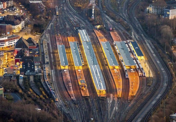 Aerial view, platforms Hamm main station, twilight shot, night shot, station forecourt, ICE line, Bockum-Hövel, Hamm, Ruhr area, North Rhine-Westphalia, Germany, DE, Europe, birds-eyes view, aerial view, aerial photography, aerial photography, overview, bird's eye view, twilight shot, Hamm at night