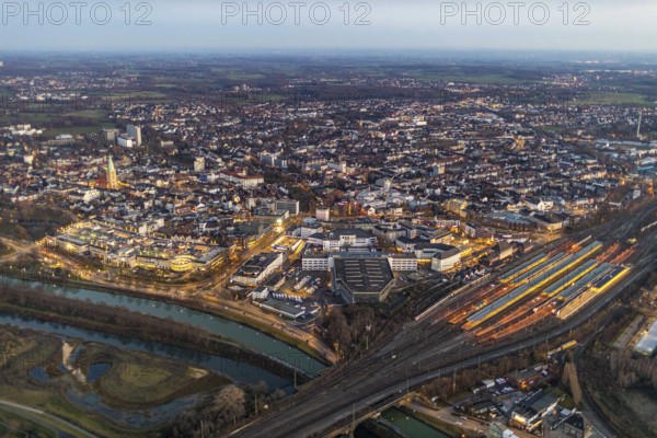 Aerial view, overview of Hamm at night, Technical Town Hall, station forecourt, Alleecenter ECE, Luther Church in the Luther Quarter, Bockum-Hövel, Hamm, Ruhr Area, North Rhine-Westphalia, Germany