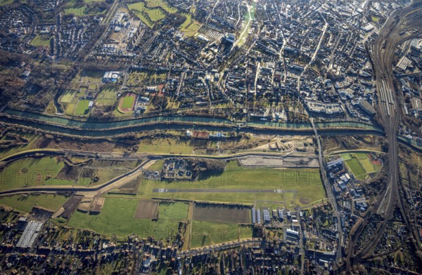 Aerial photo, Hamm-Lippewiesen airfield, Lippe reconstruction, Hamm on the water, Datteln-Hamm canal, canal edge, Heessen, Hamm, Ruhr area, North Rhine-Westphalia, Germany, DE, Europe, birds-eyes view, aerial photo, aerial photography, aerial photography, overview, overview, bird's eye view, LSC-Hamm, Luftsportclub Hamm e.V., EDLH, Kläranlage Lippeverband, runway, runway, general aviation, general aviation, special landing strip