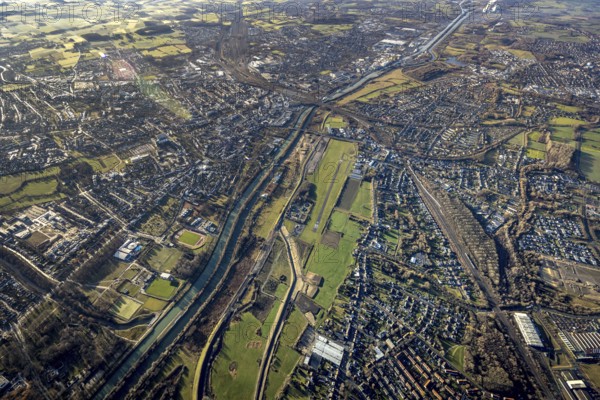 Aerial photo, Hamm-Lippewiesen airfield, Lippe reconstruction, Hamm on the water, Datteln-Hamm canal, canal edge, Heessen, Hamm, Ruhr area, North Rhine-Westphalia, Germany, DE, Europe, birds-eyes view, aerial photo, aerial photography, aerial photography, overview, overview, bird's eye view, LSC-Hamm, Luftsportclub Hamm e.V., EDLH, Kläranlage Lippeverband, runway, runway, general aviation, general aviation, special landing strip