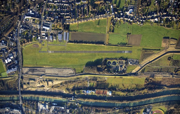 Aerial photo, Hamm-Lippewiesen airfield, Lippe reconstruction, Hamm on the water, Datteln-Hamm canal, canal edge, Heessen, Hamm, Ruhr area, North Rhine-Westphalia, Germany, DE, Europe, birds-eyes view, aerial photo, aerial photography, aerial photography, overview, overview, bird's eye view, LSC-Hamm, Luftsportclub Hamm e.V., EDLH, Kläranlage Lippeverband, runway, runway, general aviation, general aviation, special landing strip