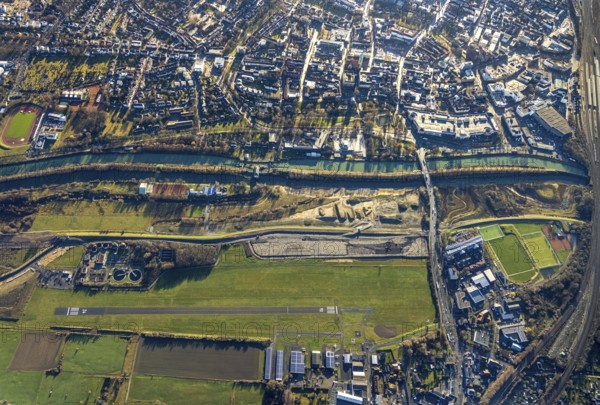 Aerial photo, Hamm-Lippewiesen airfield, Lippe reconstruction, Hamm on the water, Datteln-Hamm canal, canal edge, Heessen, Hamm, Ruhr area, North Rhine-Westphalia, Germany, DE, Europe, birds-eyes view, aerial photo, aerial photography, aerial photography, overview, overview, bird's eye view, LSC-Hamm, Luftsportclub Hamm e.V., EDLH, Kläranlage Lippeverband, runway, runway, general aviation, general aviation, special landing strip