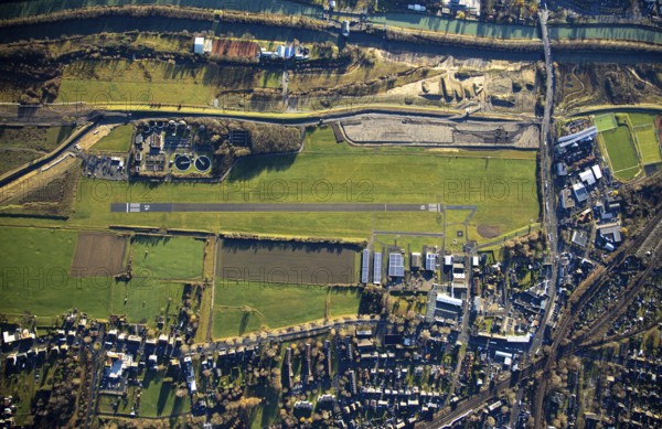 Aerial photo, Hamm-Lippewiesen airfield, Lippe reconstruction, Hamm on the water, Datteln-Hamm canal, canal edge, Heessen, Hamm, Ruhr area, North Rhine-Westphalia, Germany, DE, Europe, birds-eyes view, aerial photo, aerial photography, aerial photography, overview, overview, bird's eye view, LSC-Hamm, Luftsportclub Hamm e.V., EDLH, Kläranlage Lippeverband, runway, runway, general aviation, general aviation, special landing strip