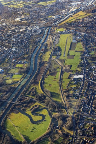Aerial photo, Hamm-Lippewiesen airfield, Lippe reconstruction, Hamm on the water, Datteln-Hamm canal, canal edge, Heessen, Hamm, Ruhr area, North Rhine-Westphalia, Germany, DE, Europe, birds-eyes view, aerial photo, aerial photography, aerial photography, overview, overview, bird's eye view, LSC-Hamm, Luftsportclub Hamm e.V., EDLH, Kläranlage Lippeverband, runway, runway, general aviation, general aviation, special landing strip
